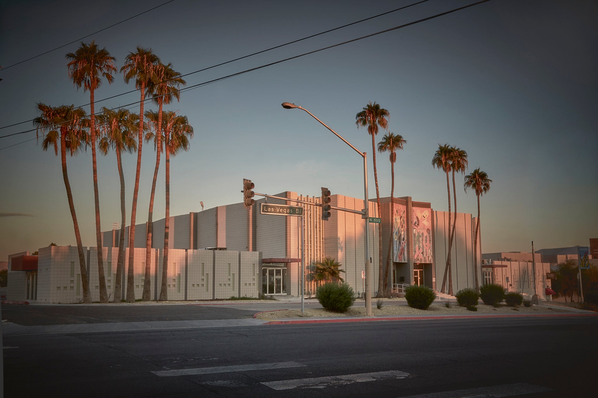 Pink Silence fine art photograph by Frank Kayser showing urban architecture in a city stillness (Las Vegas – Metropolis Series)