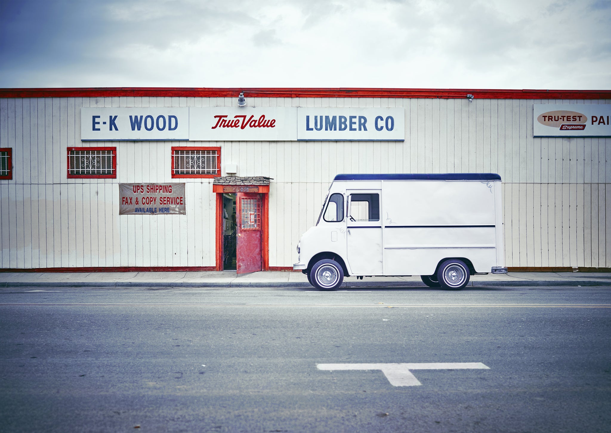 Milky Way Express fine art photograph by Frank Kayser showing working vehicle in a urban still life (Las Vegas – Metropolis Series)