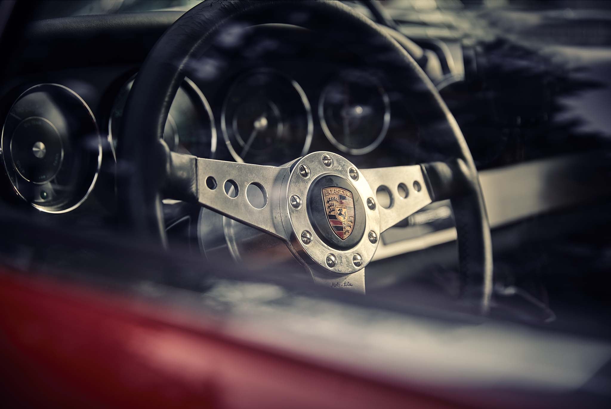 PROTOTYPO fine art photograph by Frank Kayser showing working vehicle in a urban still life (Porsche 911 F-modell – Interior Study)