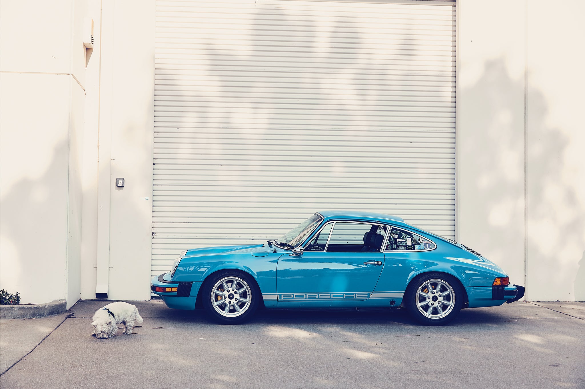 THE BLUE DOG fine art photograph by Frank Kayser showing working vehicle in a urban still life (California – RGruppe / Westcoast Series)