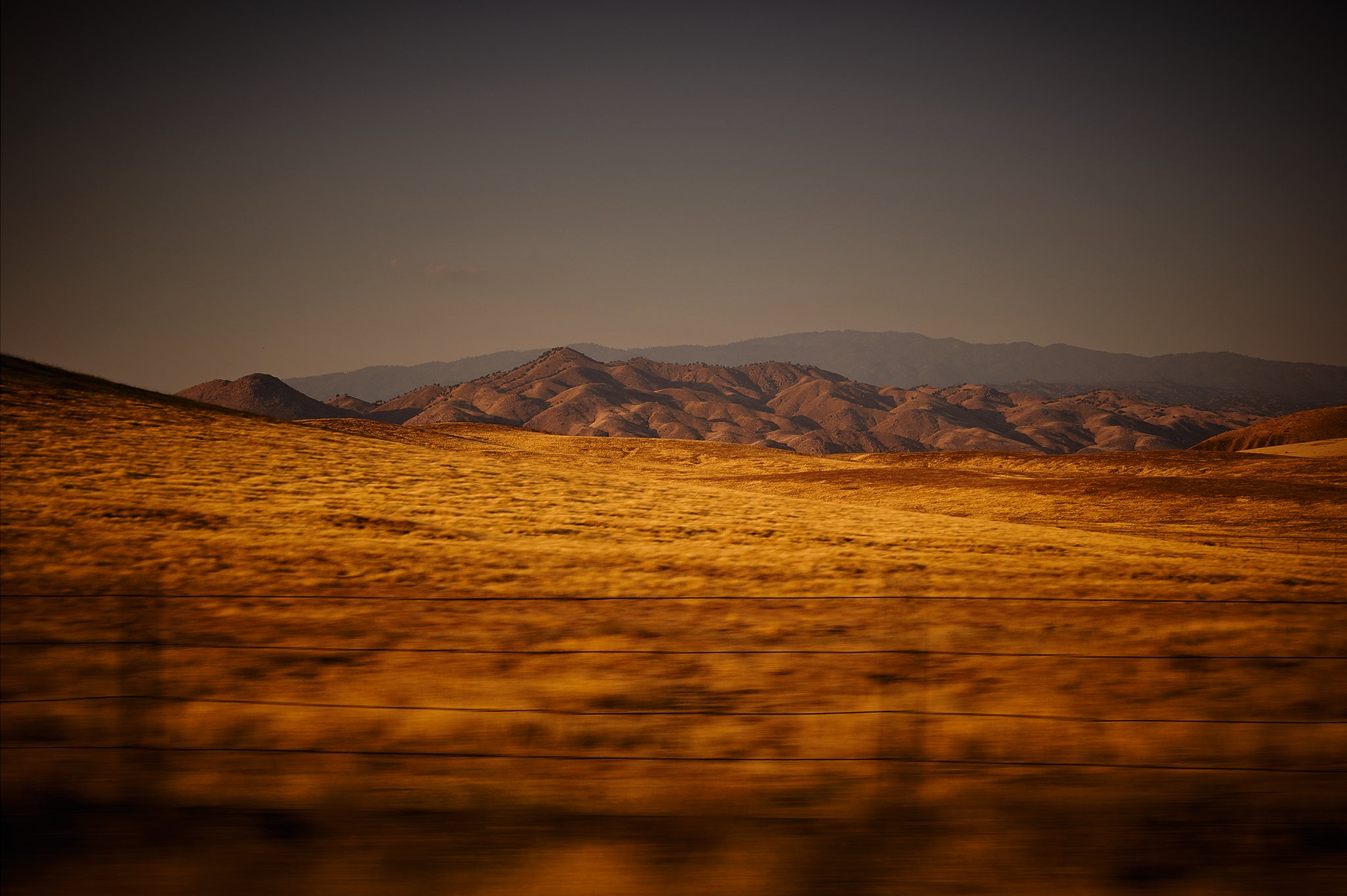 Lava Land fine art photograph by Frank Kayser showing coastal horizon in a minimal seascape (California Westcoast – Heat Ridge)