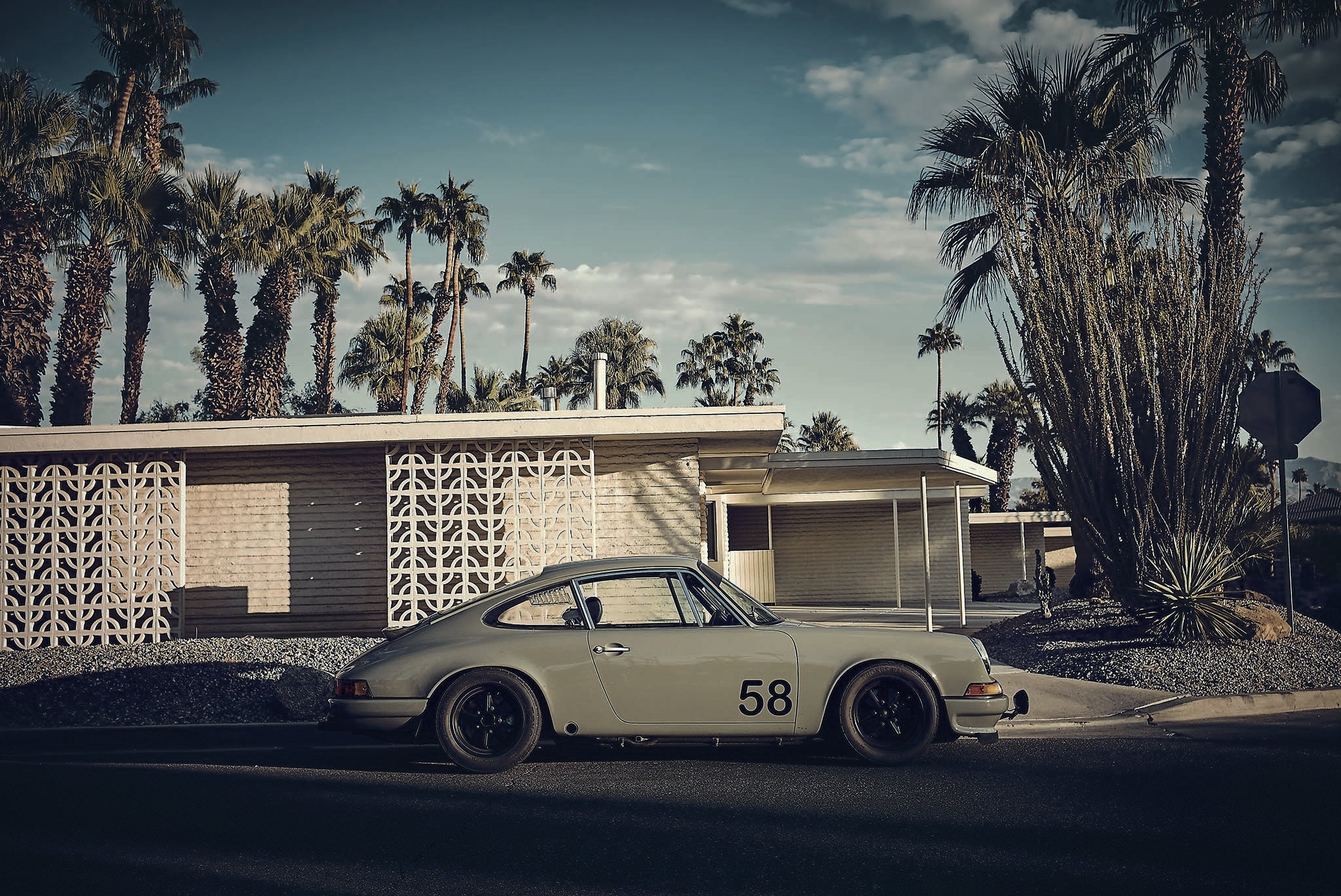 MOUSE fine art photograph by Frank Kayser showing working vehicle in a urban still life (Palm Springs – RBook Shooting 2019)