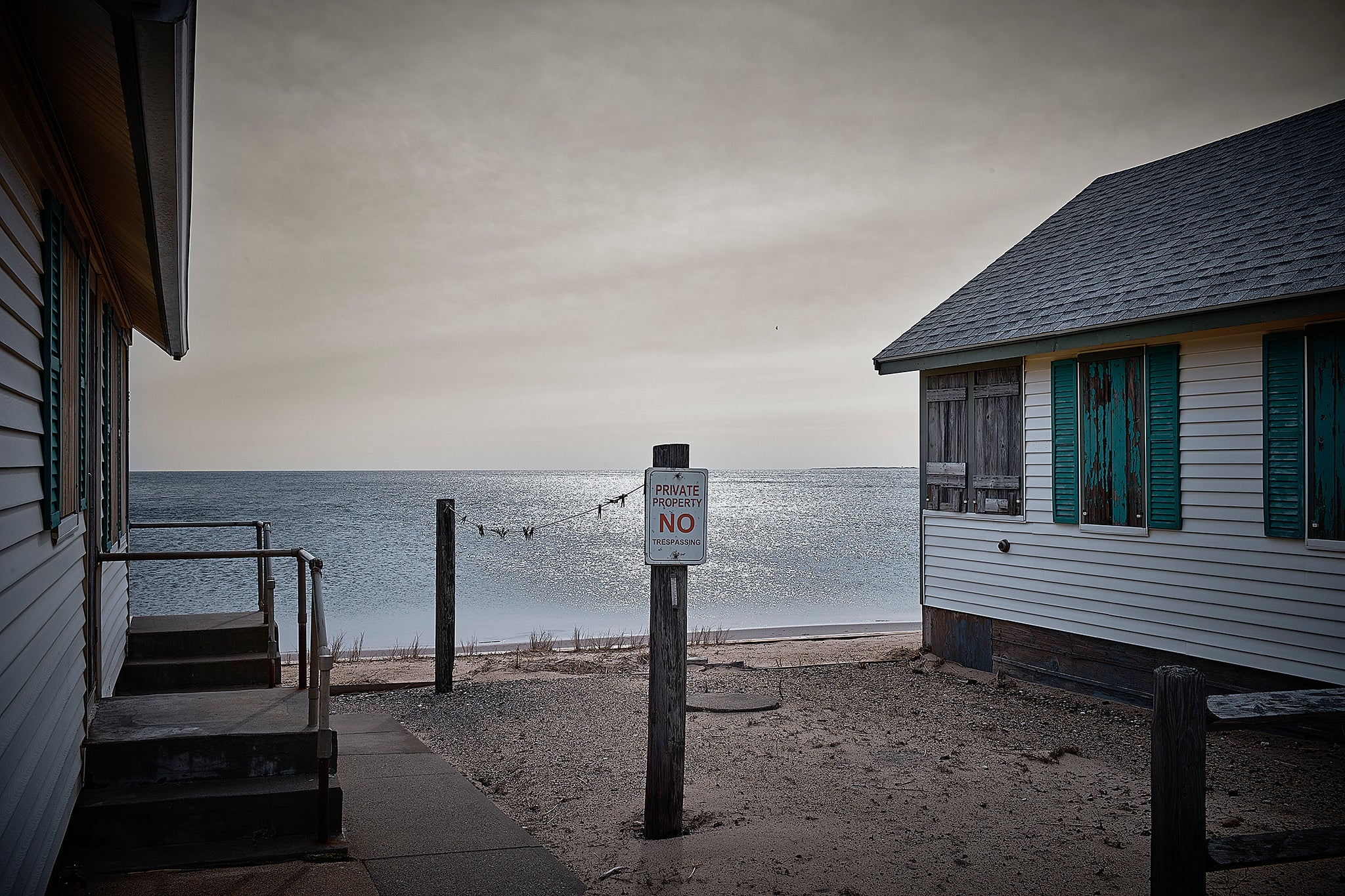 Observation of possession and coastal barriers.